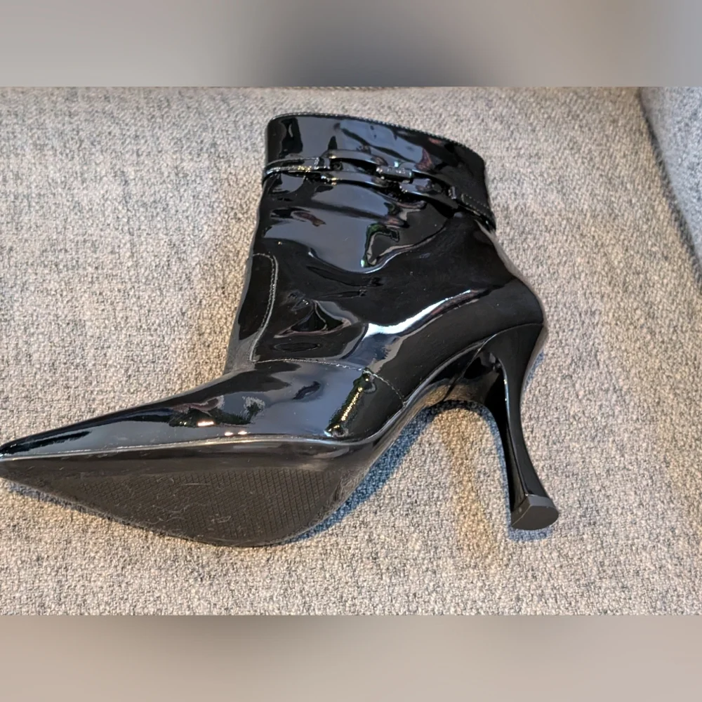 NeroGiardini Pointed Toe Bootie